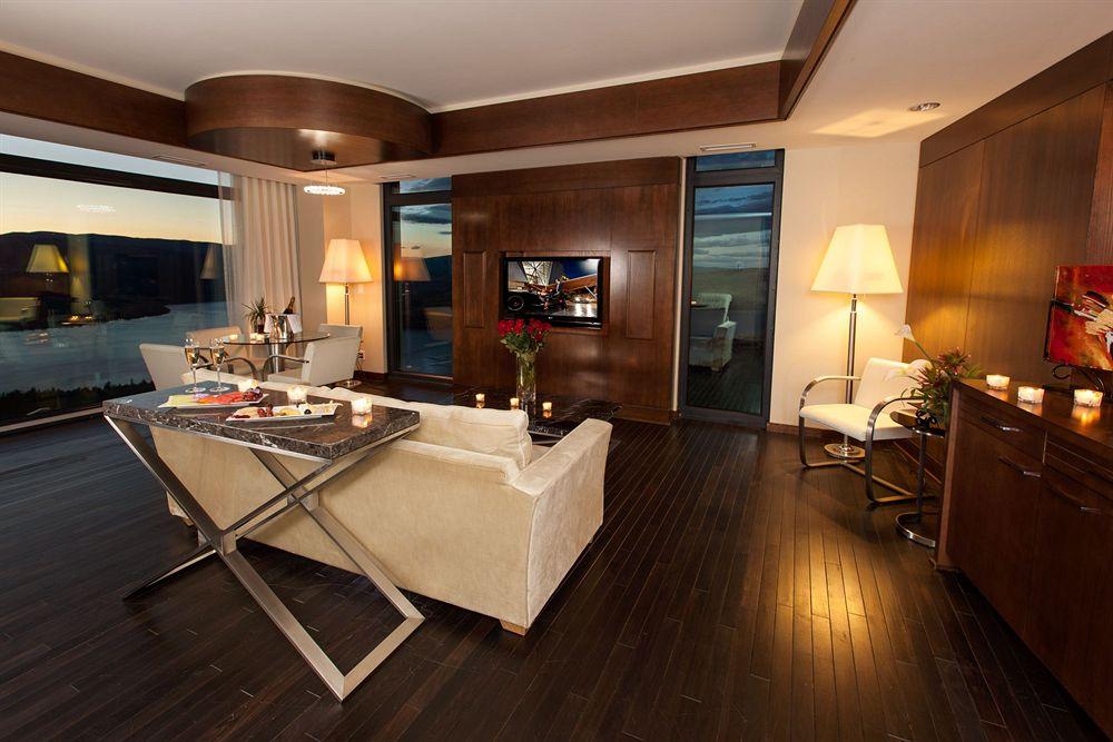 Sparkling Hill Resort And Spa - Adults-Only Resort فيرنون المظهر الخارجي الصورة