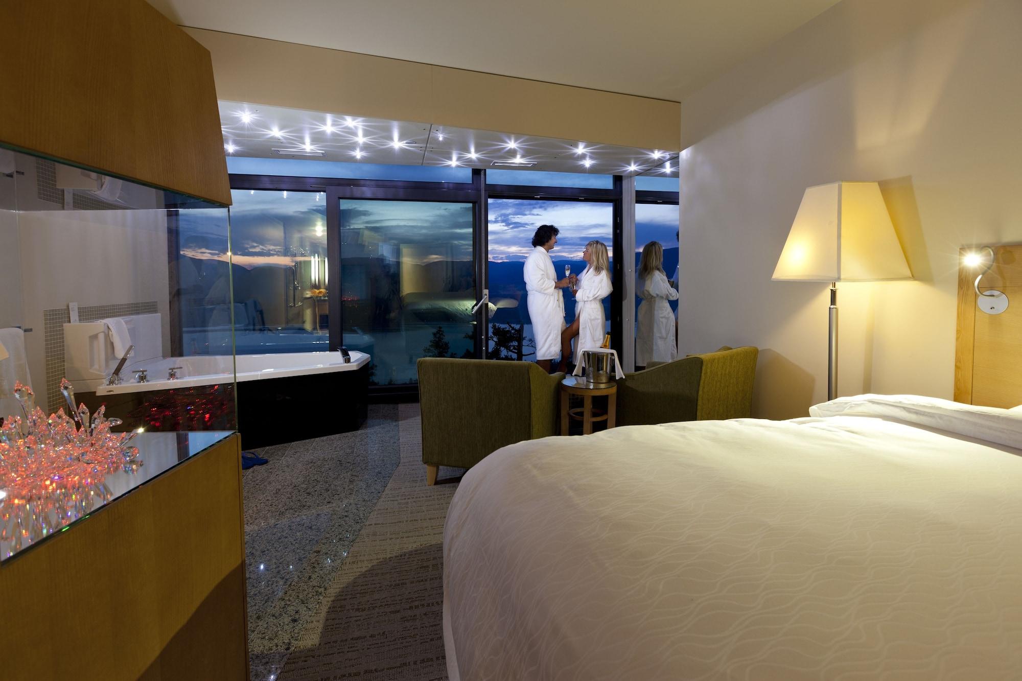 Sparkling Hill Resort And Spa - Adults-Only Resort فيرنون المظهر الخارجي الصورة